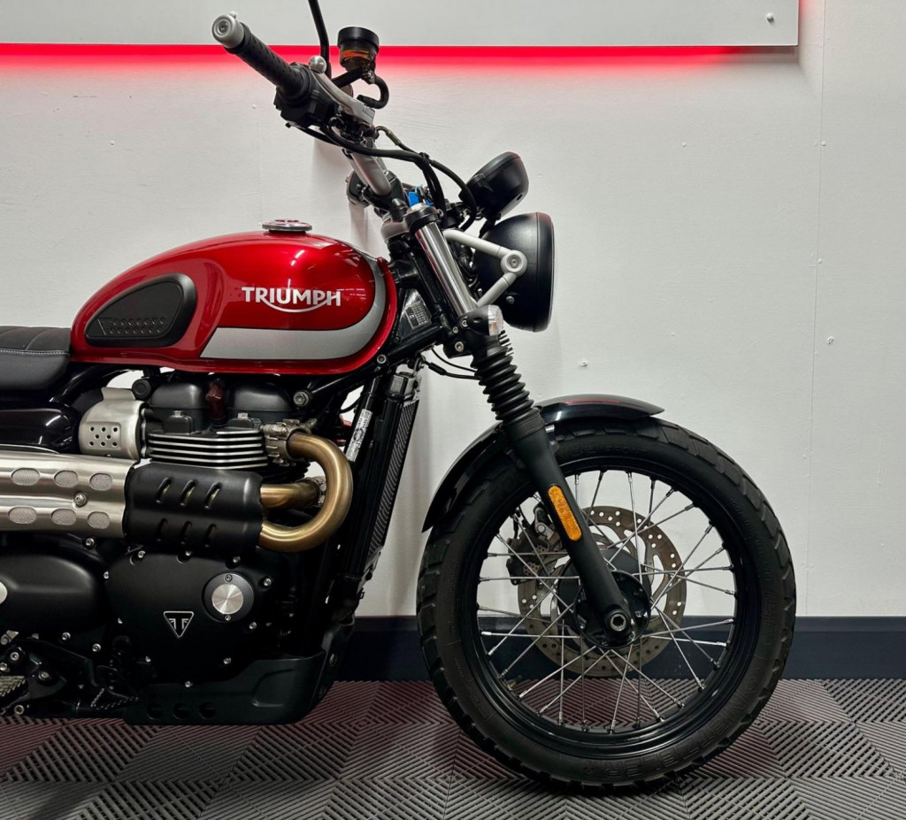 TRIUMPH Street Scrambler