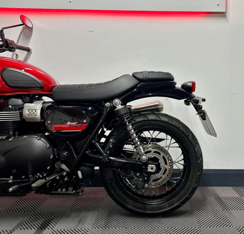 TRIUMPH Street Scrambler