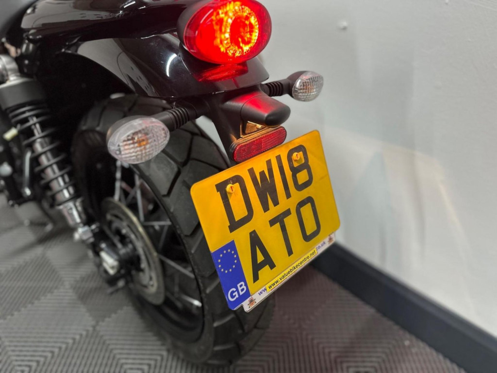 TRIUMPH Street Scrambler