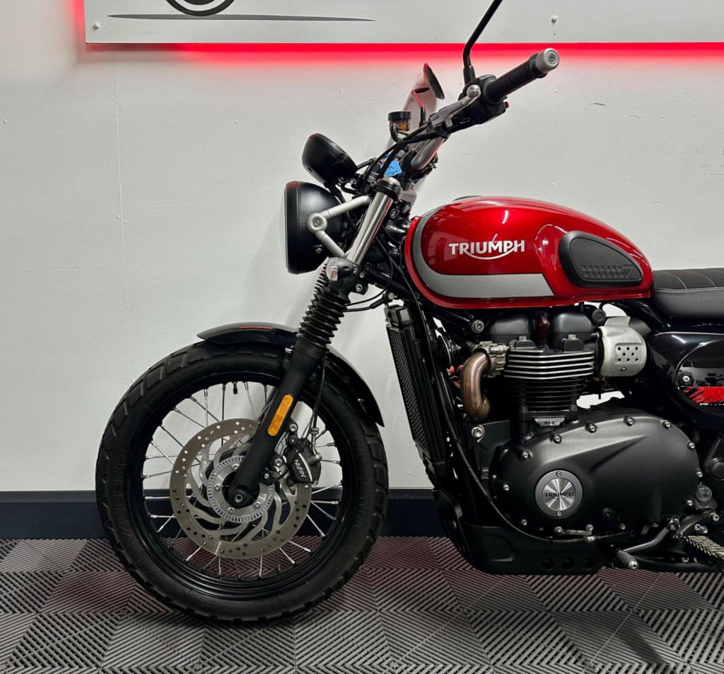TRIUMPH Street Scrambler