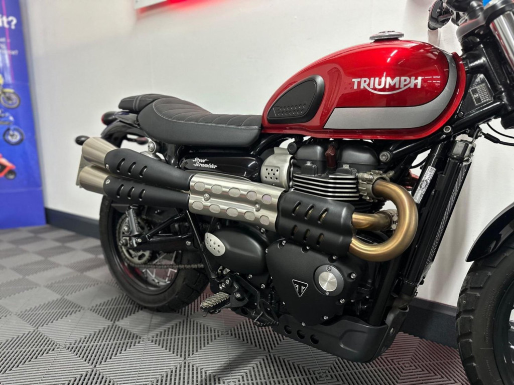 TRIUMPH Street Scrambler