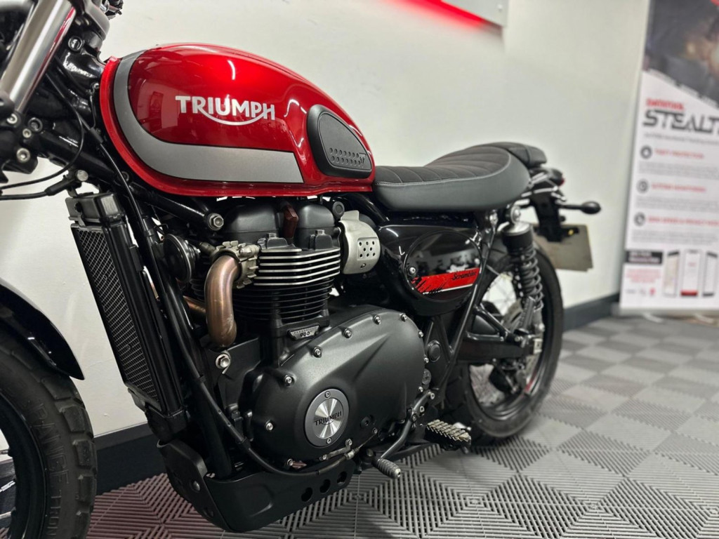 TRIUMPH Street Scrambler