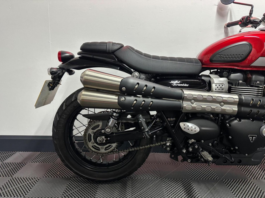 TRIUMPH Street Scrambler