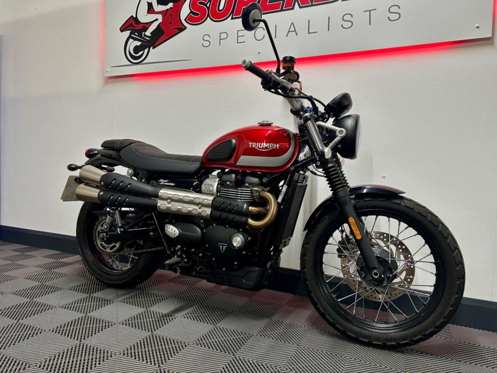 TRIUMPH Street Scrambler