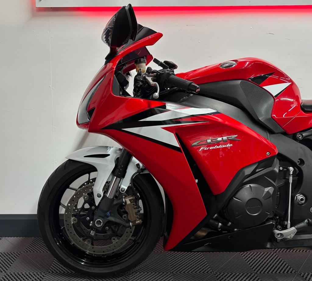 HONDA CBR1000RR Fireblade