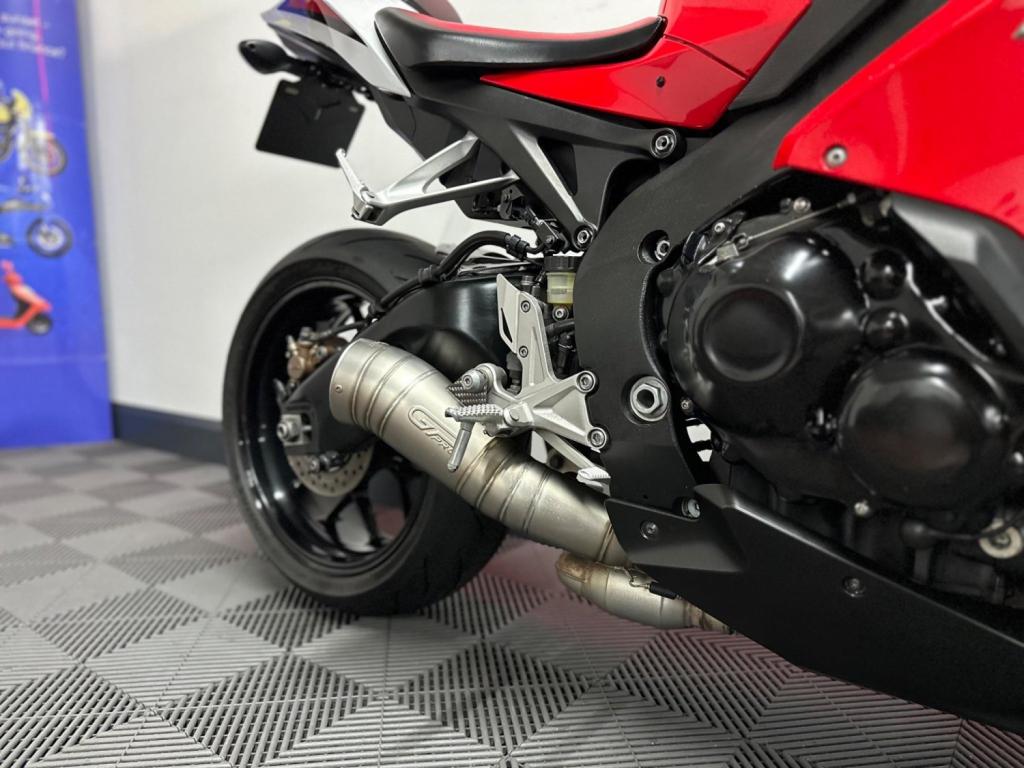 HONDA CBR1000RR Fireblade
