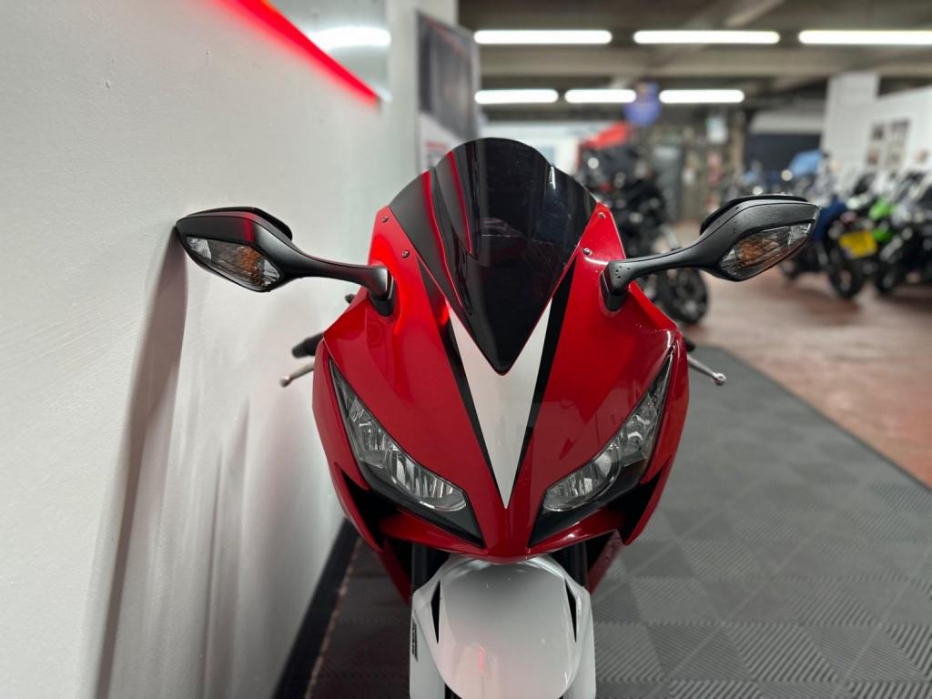 HONDA CBR1000RR Fireblade