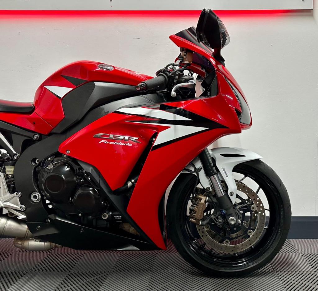 HONDA CBR1000RR Fireblade