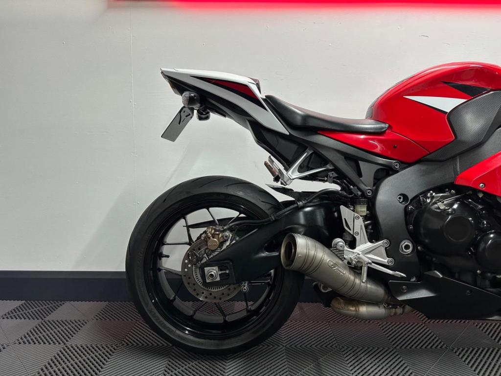 HONDA CBR1000RR Fireblade
