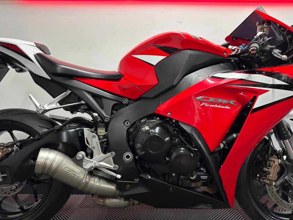 HONDA CBR1000RR Fireblade