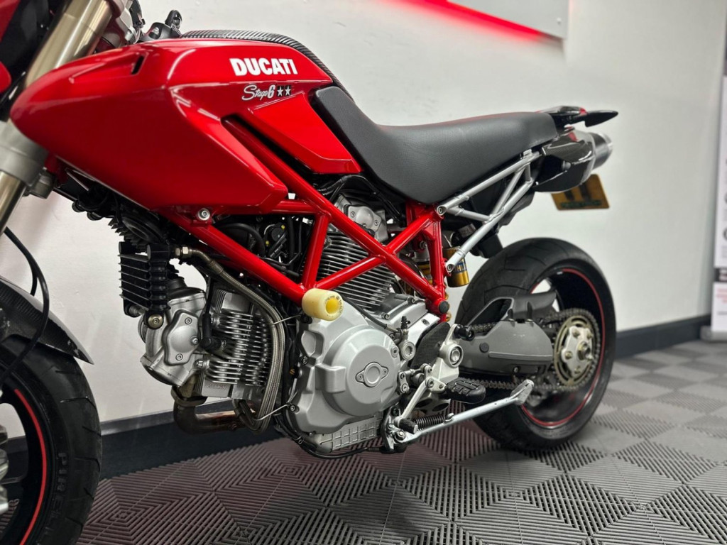 DUCATI Hypermotard