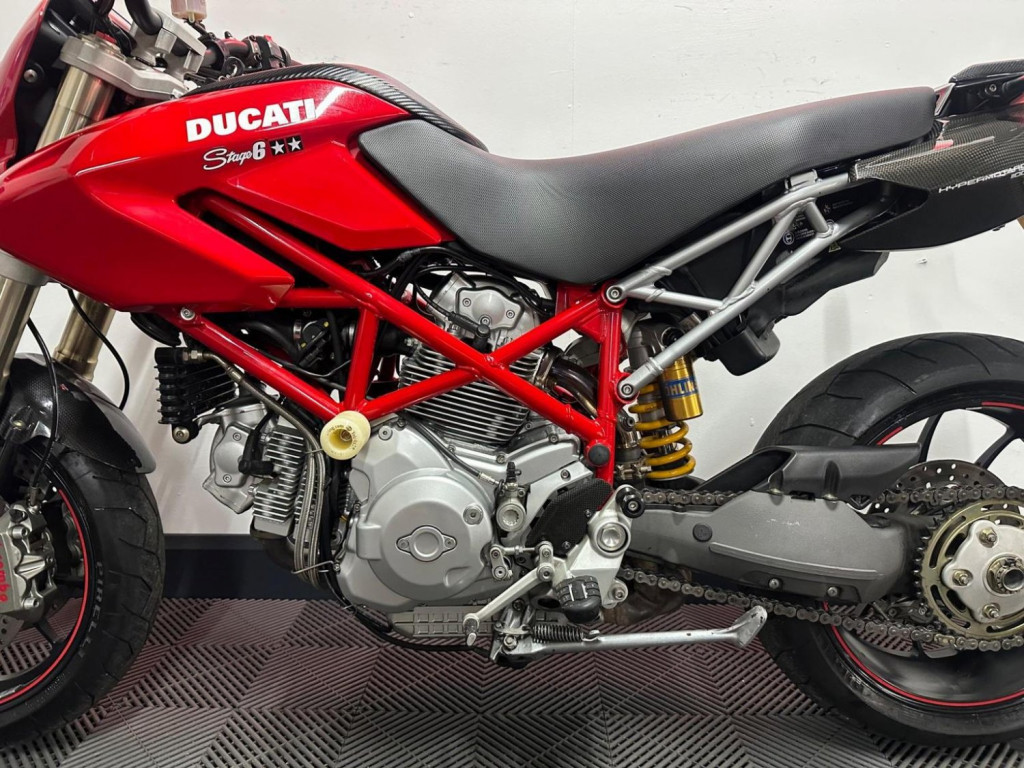 DUCATI Hypermotard