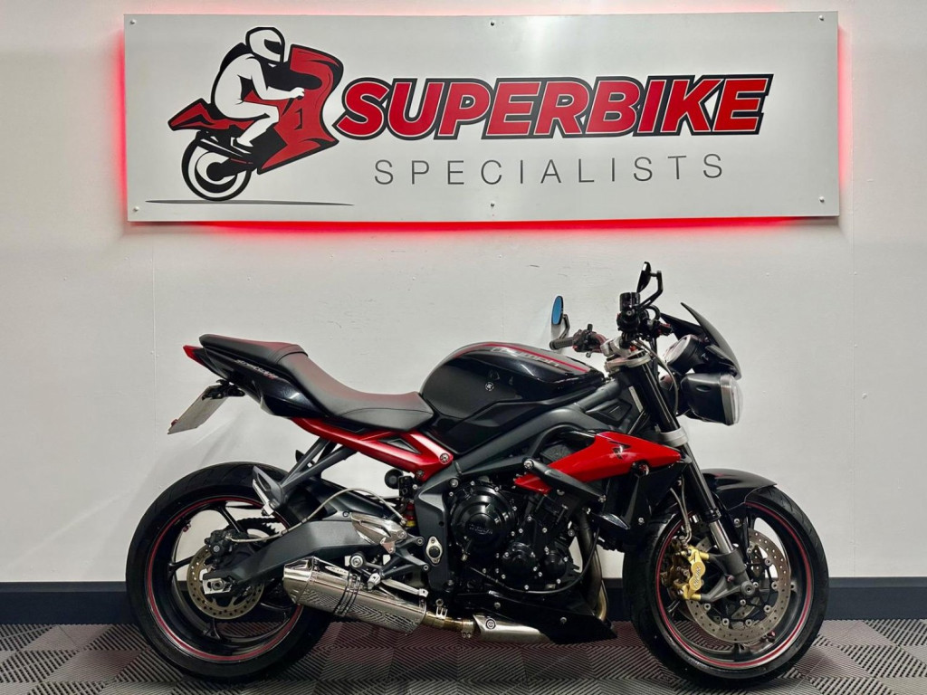 TRIUMPH STREET TRIPLE 675