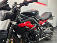 TRIUMPH STREET TRIPLE 675