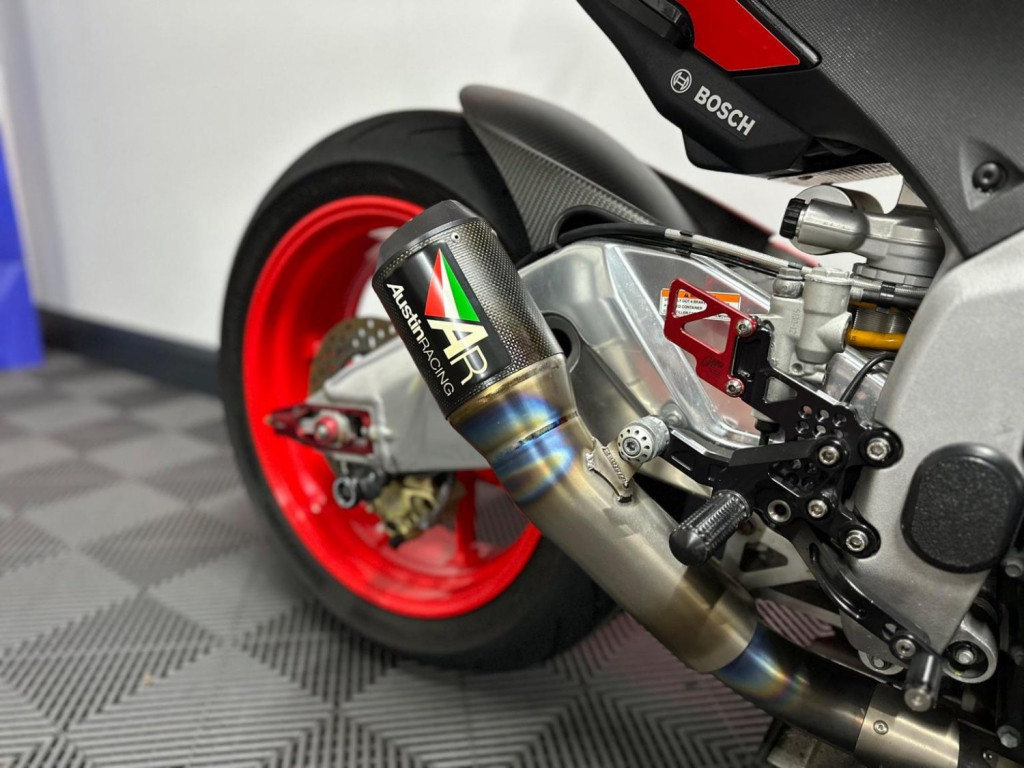 APRILIA Tuono 1100 V4