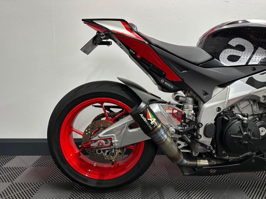 APRILIA Tuono 1100 V4