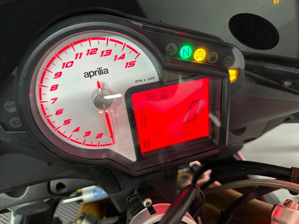 APRILIA Tuono 1100 V4