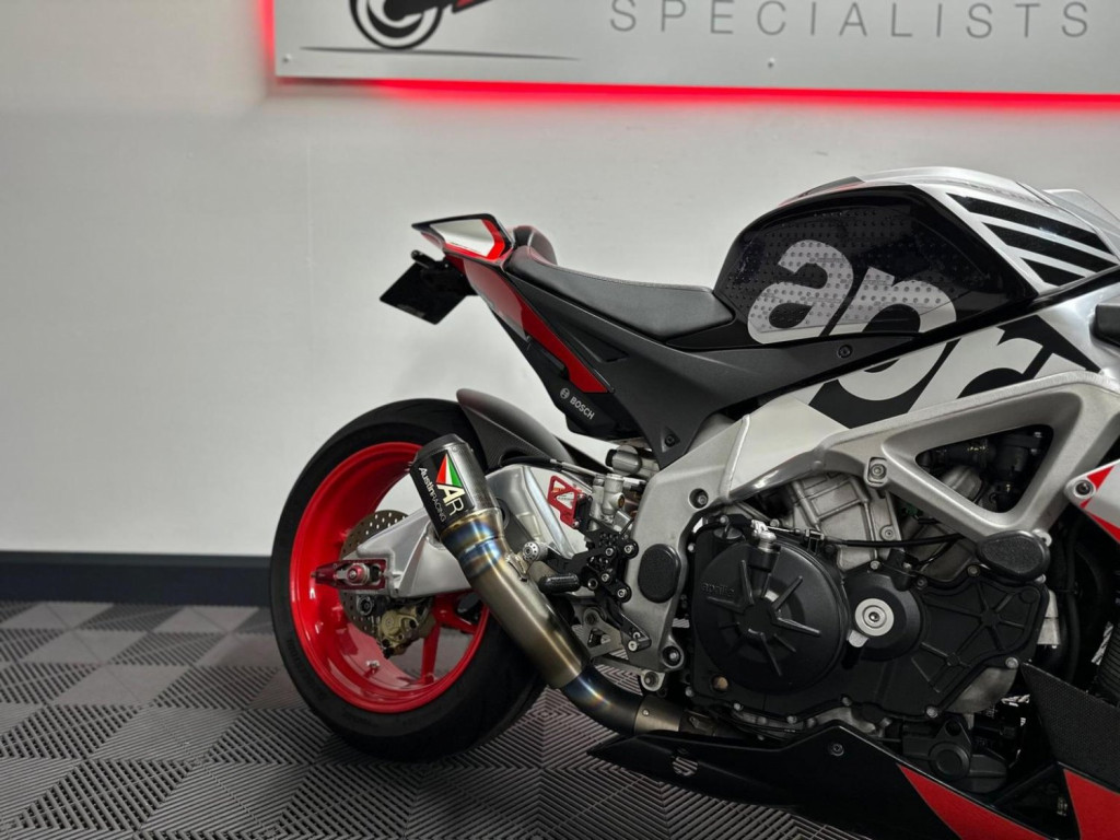 APRILIA Tuono 1100 V4