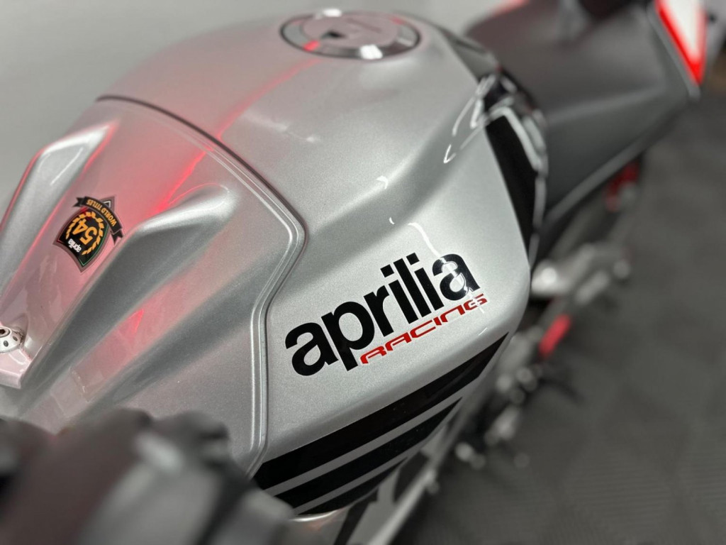 APRILIA Tuono 1100 V4