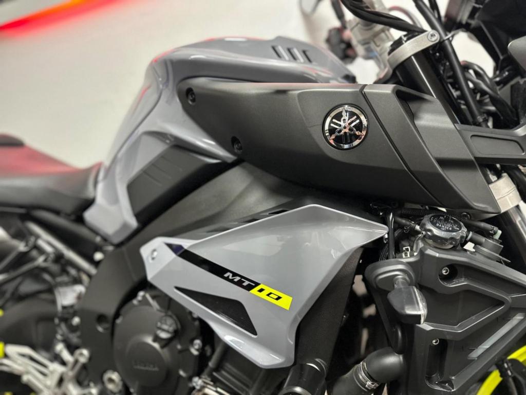 YAMAHA MT-10
