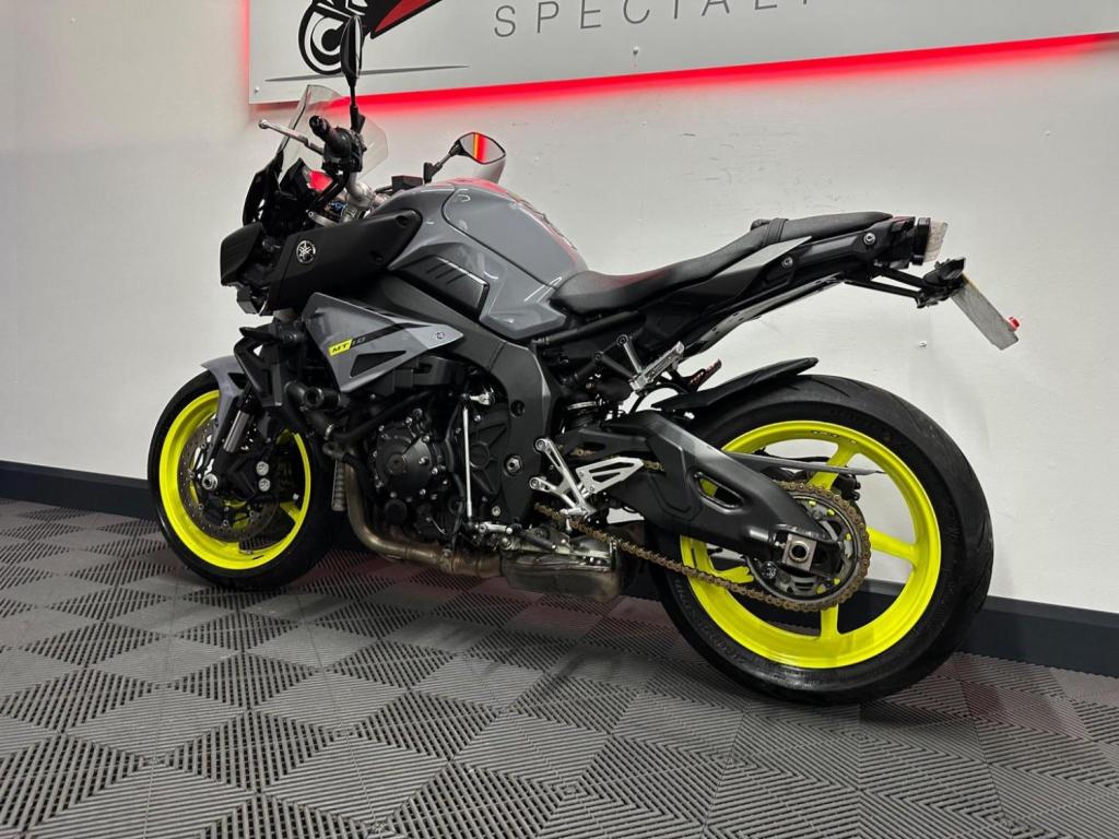 YAMAHA MT-10
