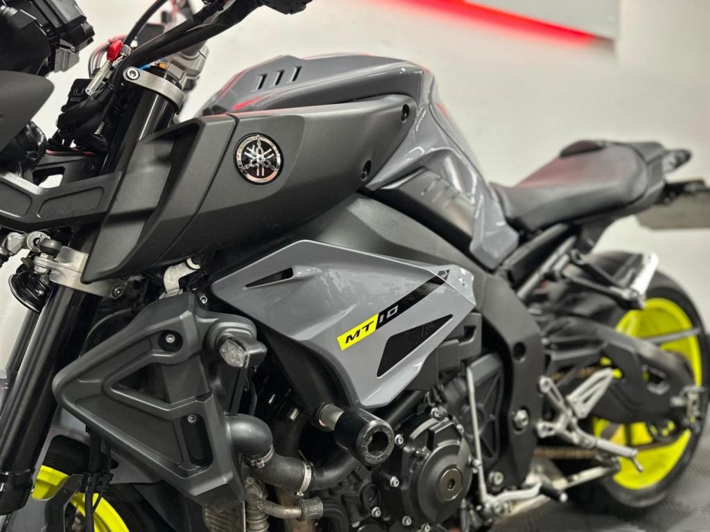 YAMAHA MT-10