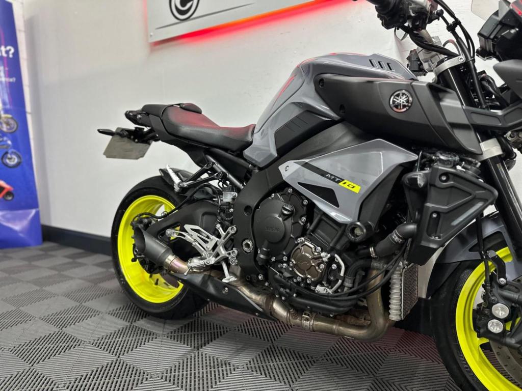 YAMAHA MT-10