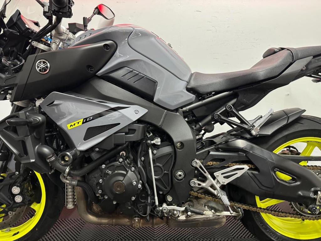 YAMAHA MT-10