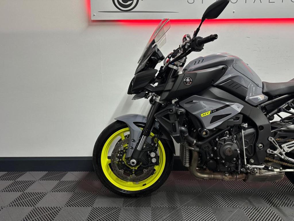 YAMAHA MT-10