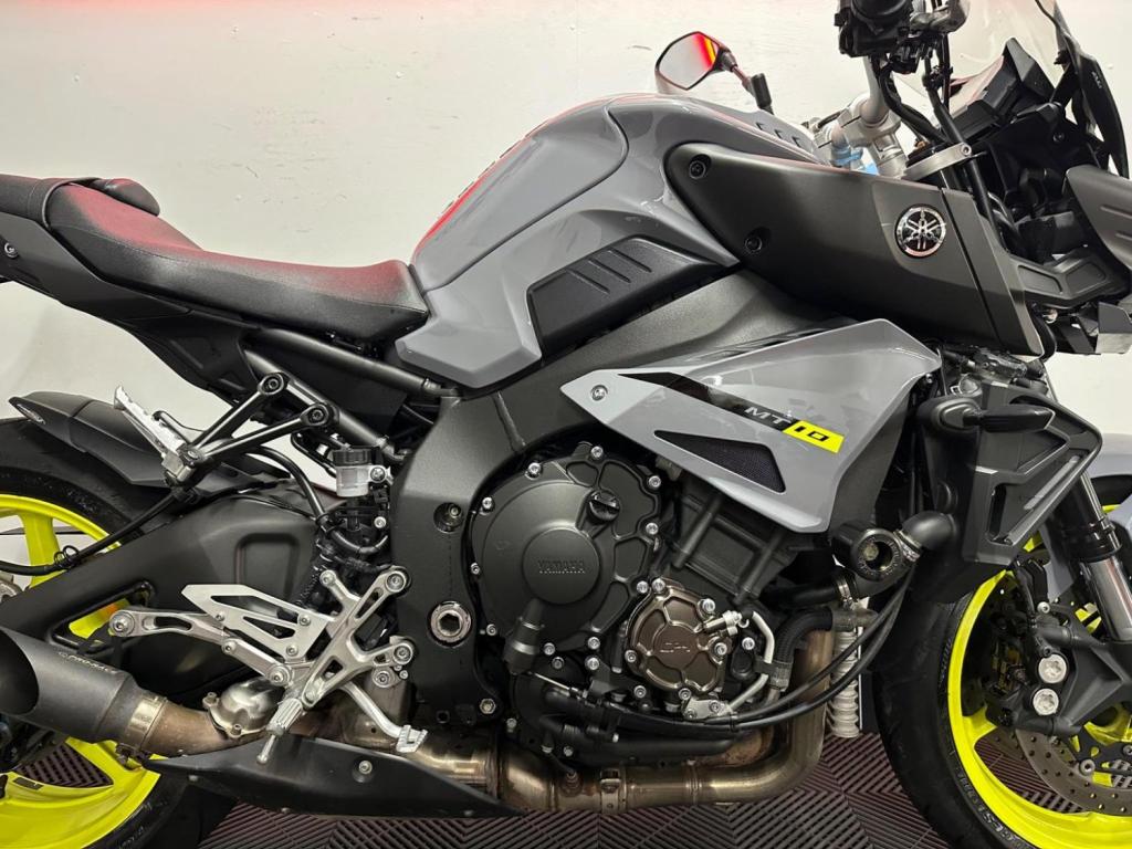 YAMAHA MT-10