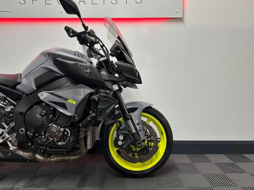 YAMAHA MT-10