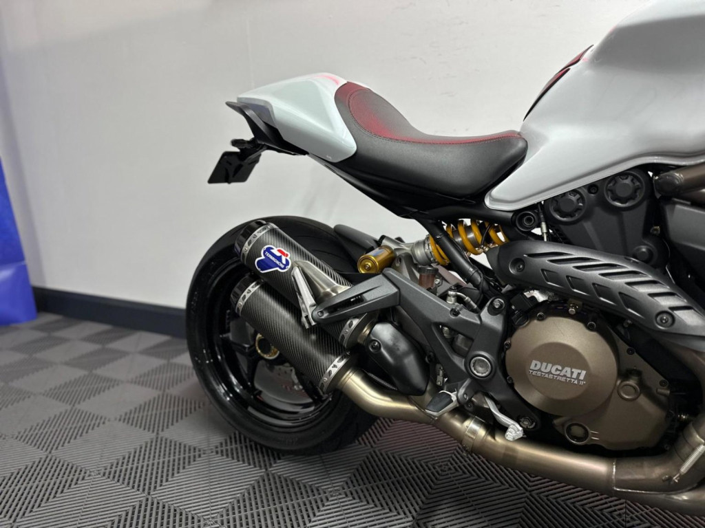 DUCATI MONSTER 1200