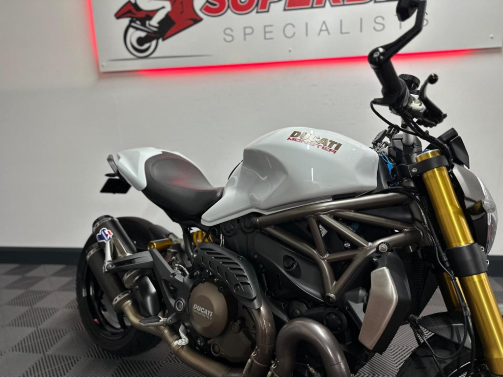 DUCATI MONSTER 1200