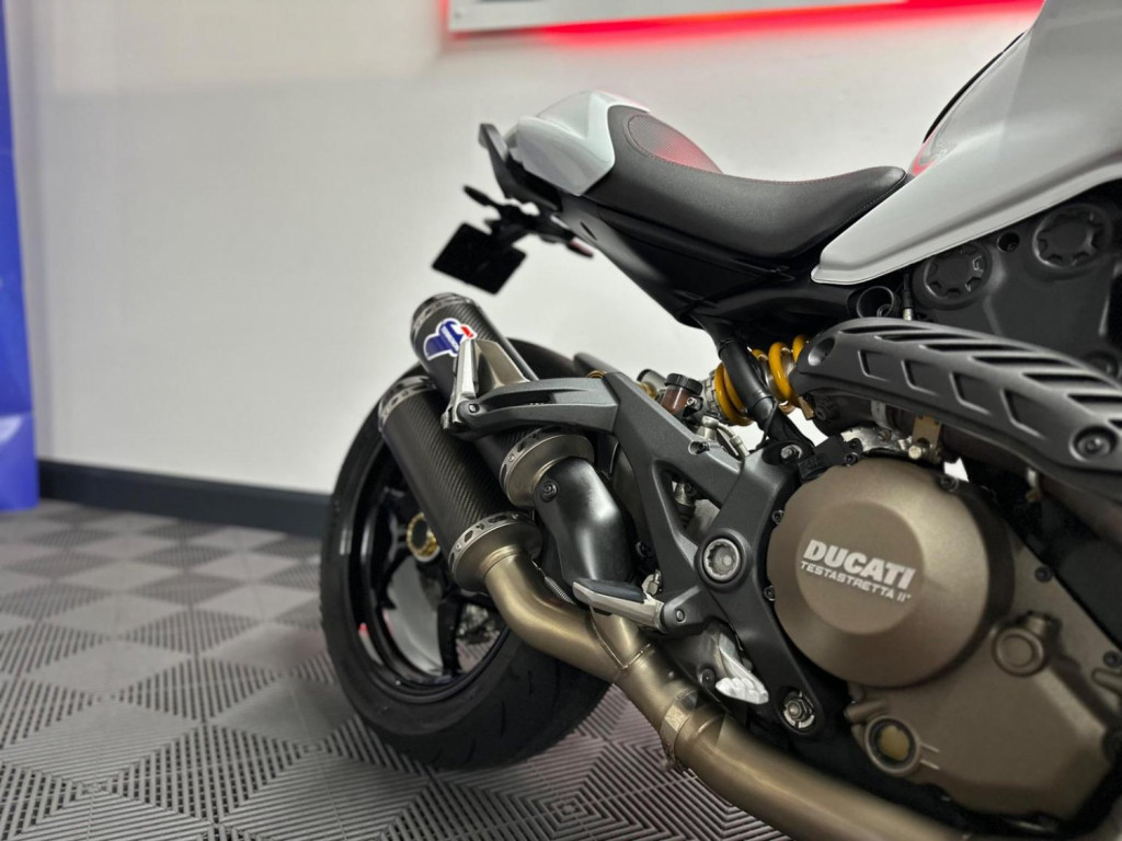 DUCATI MONSTER 1200