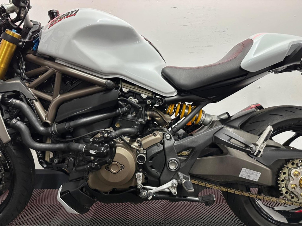 DUCATI MONSTER 1200