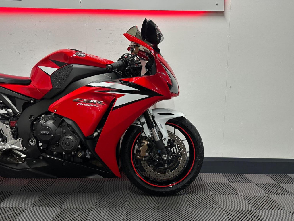 HONDA CBR1000RR Fireblade