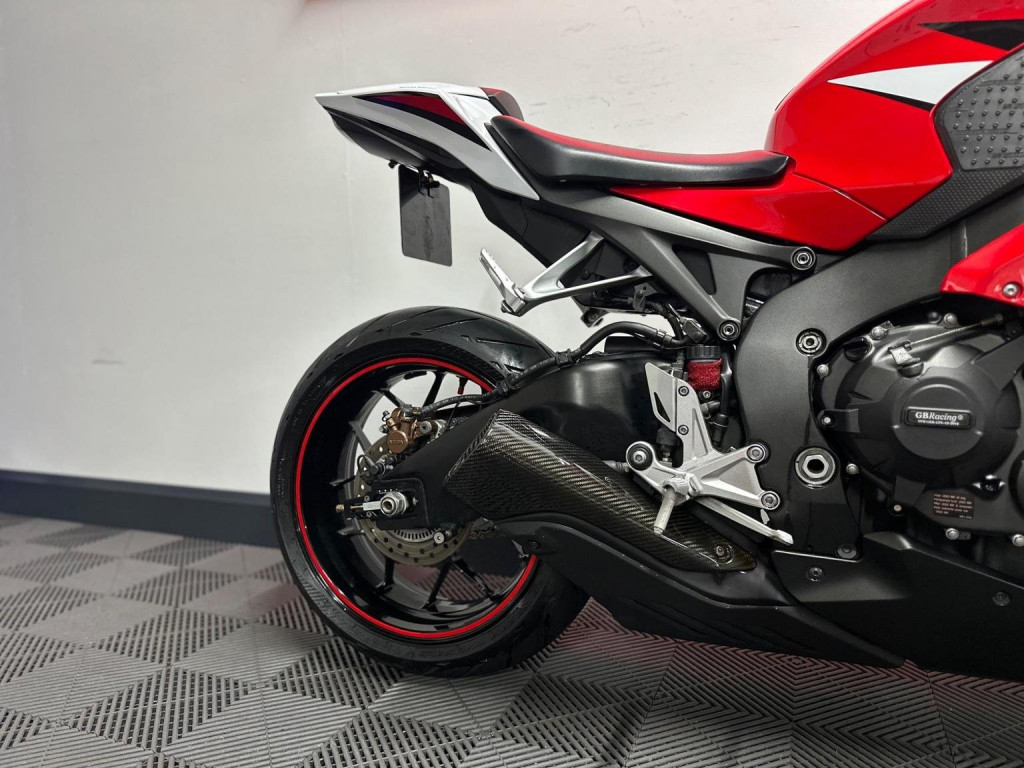 HONDA CBR1000RR Fireblade