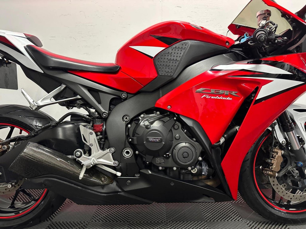 HONDA CBR1000RR Fireblade