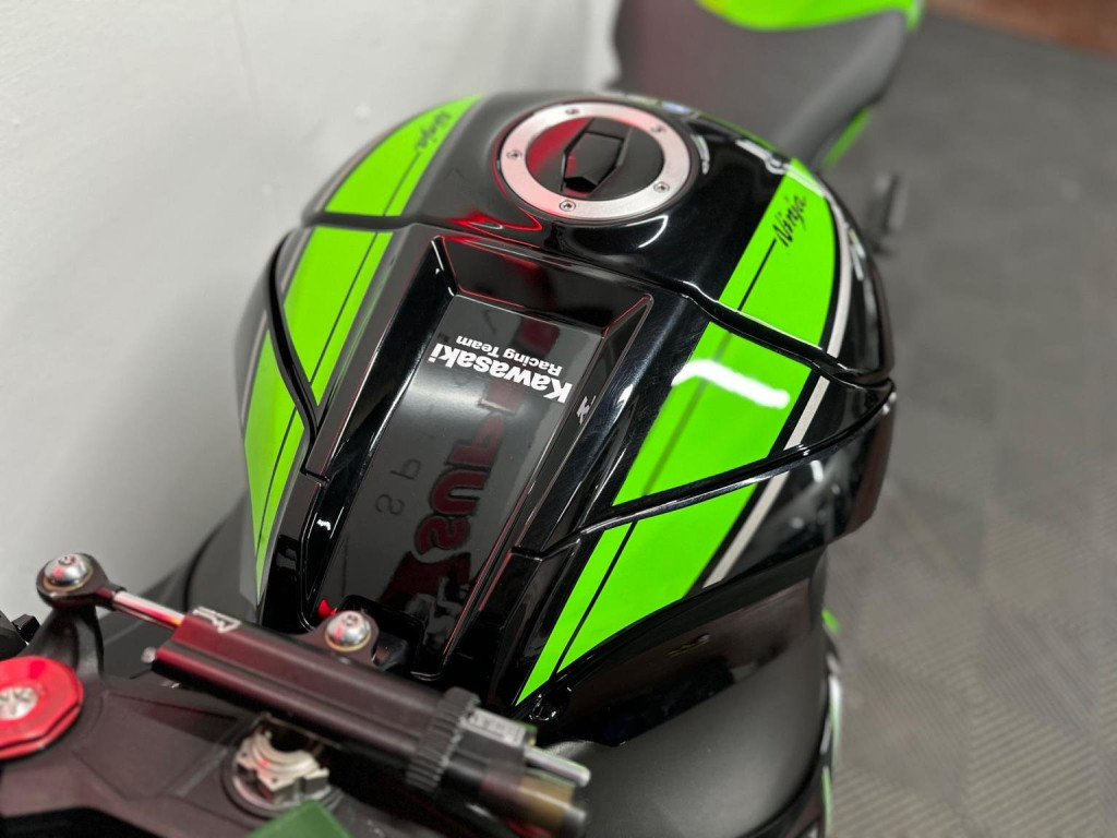 KAWASAKI NINJA ZX-10R