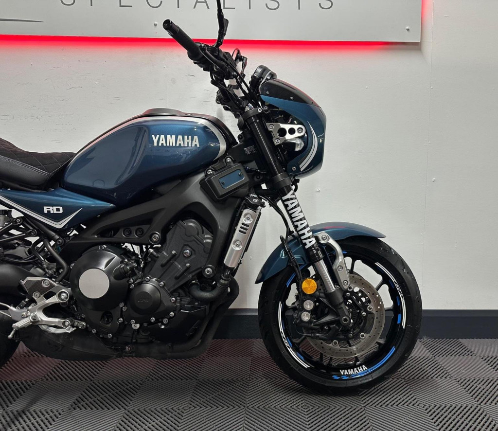YAMAHA XSR900