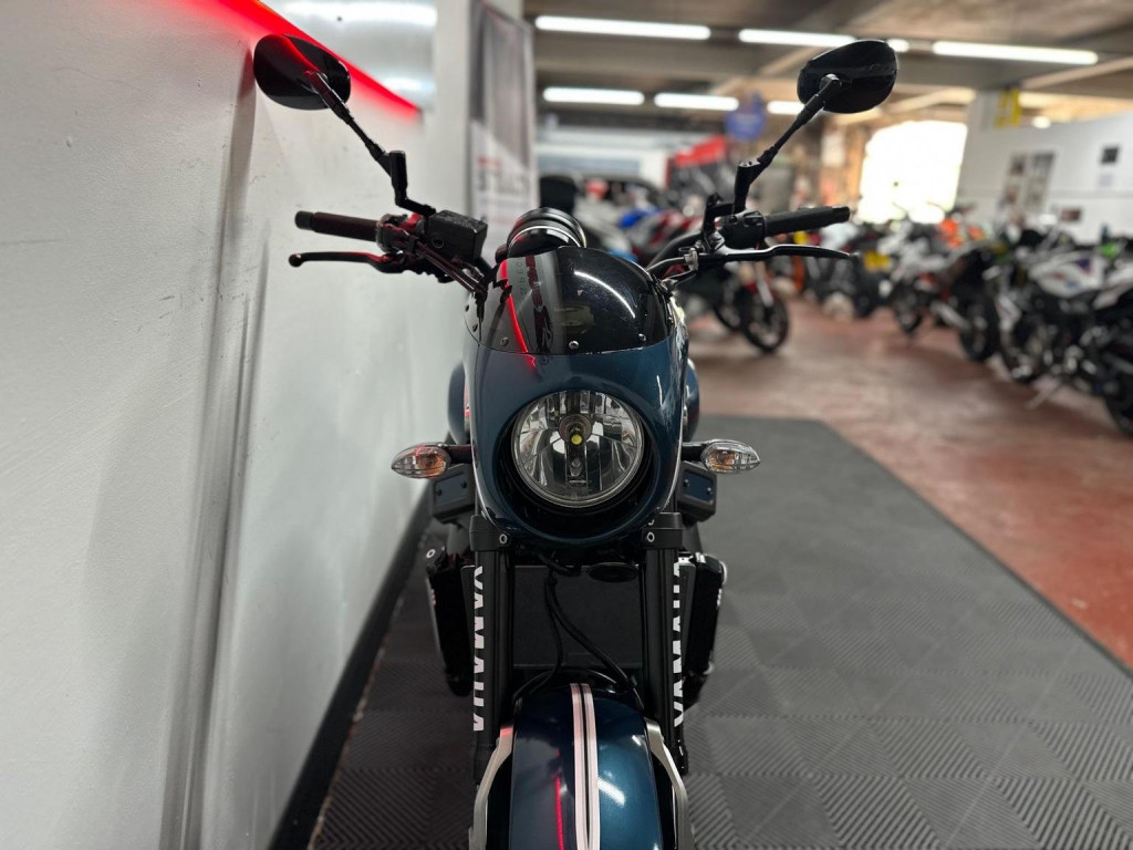 YAMAHA XSR900