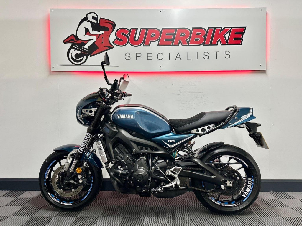 YAMAHA XSR900