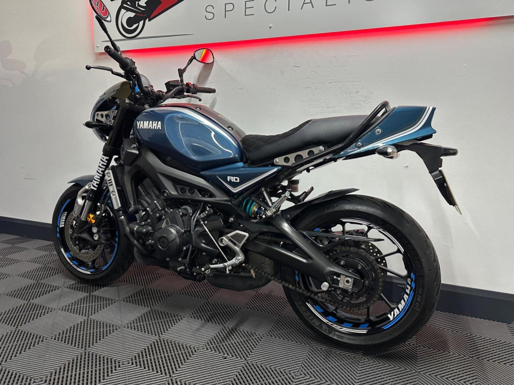 YAMAHA XSR900