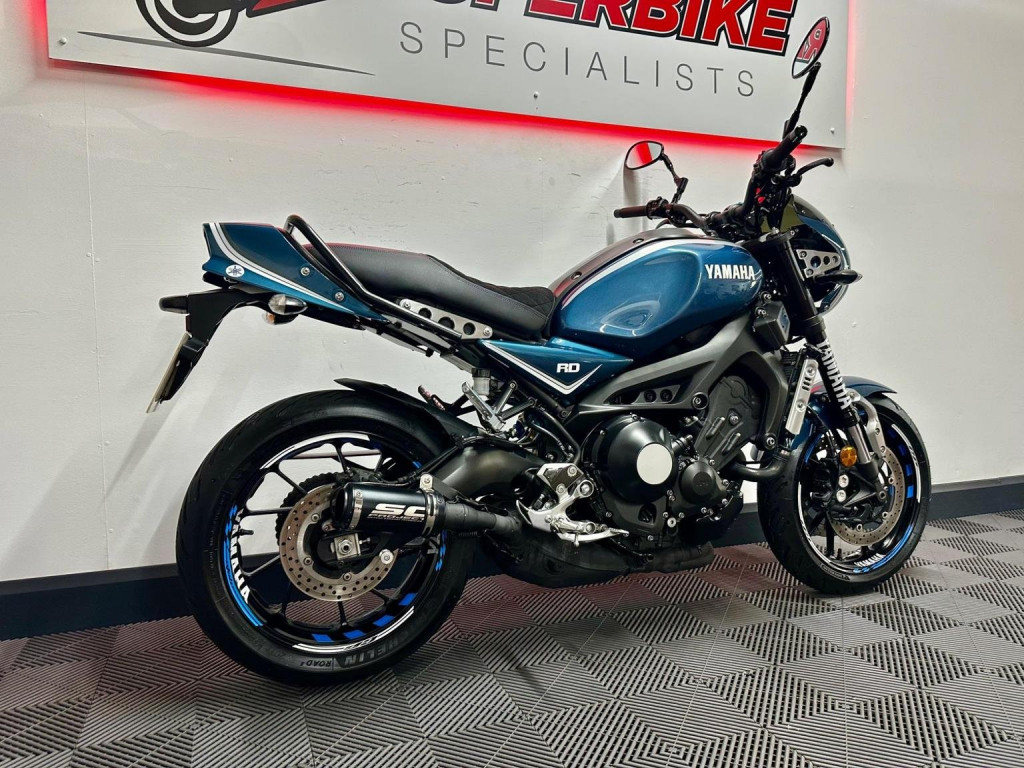 YAMAHA XSR900