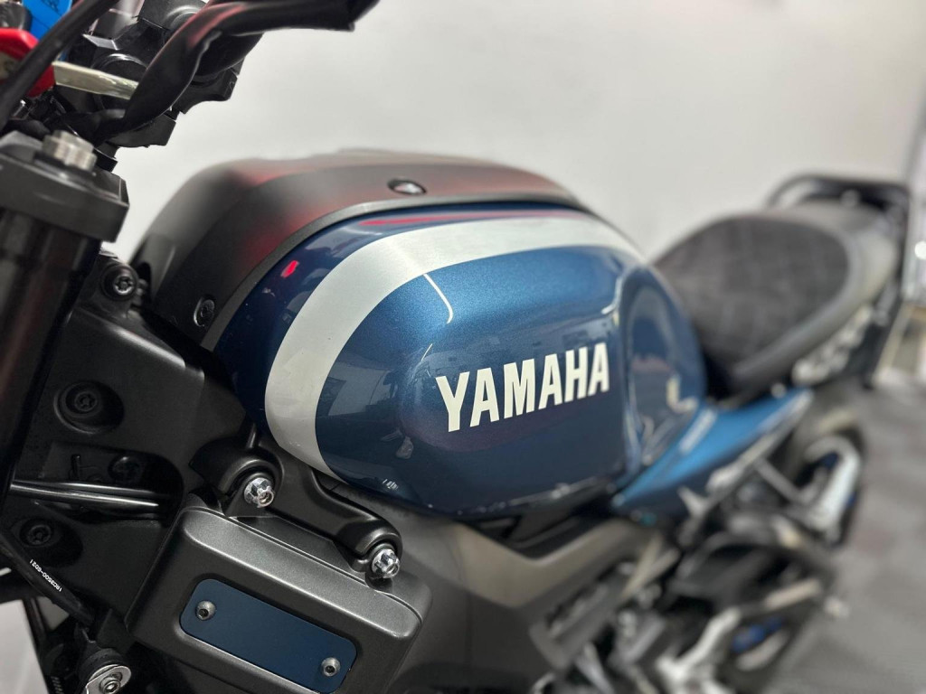 YAMAHA XSR900
