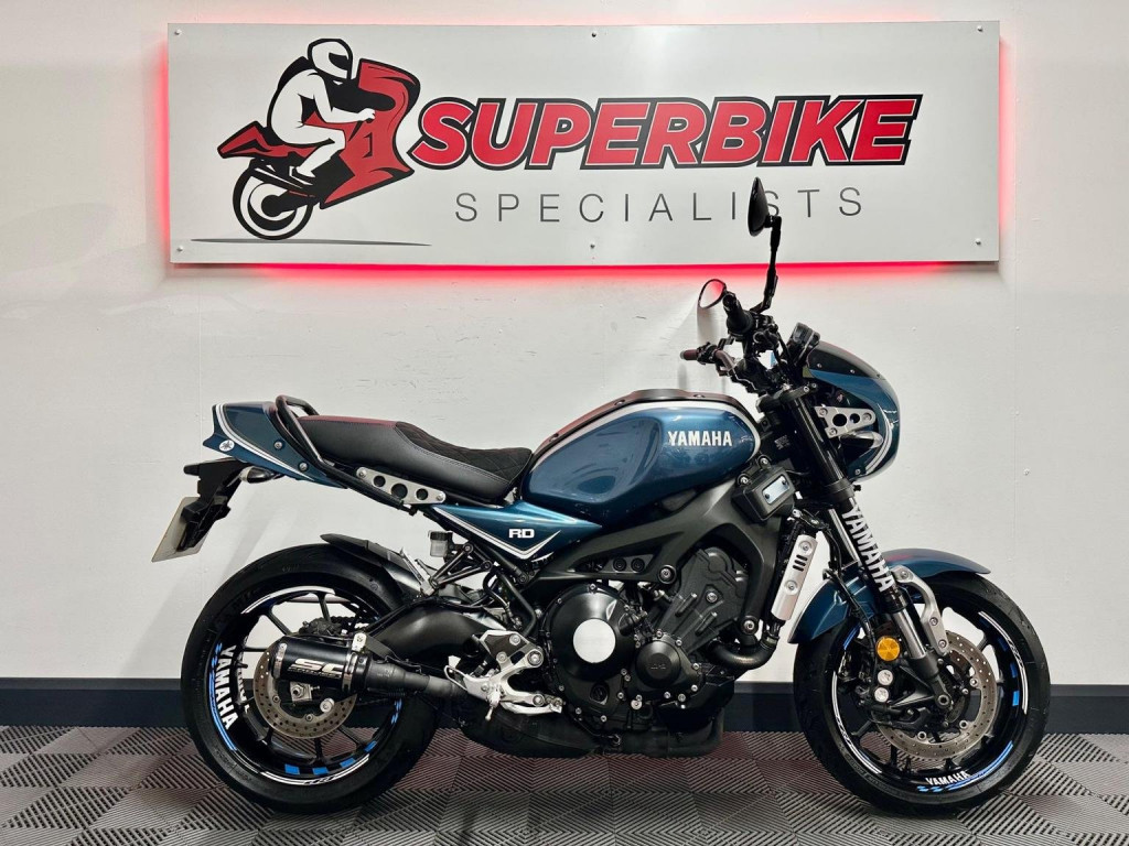 YAMAHA XSR900