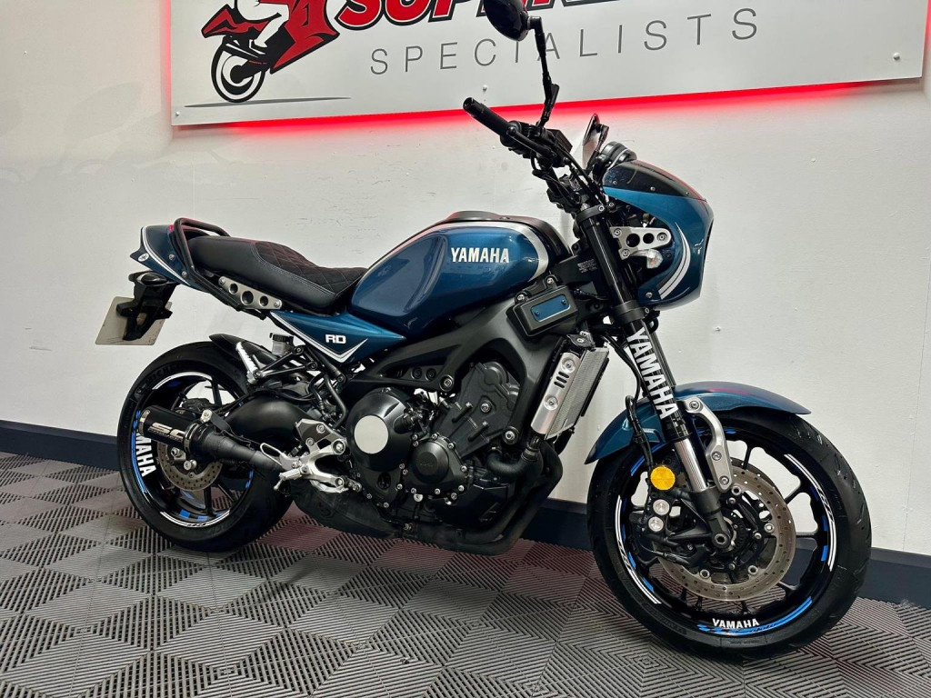 YAMAHA XSR900