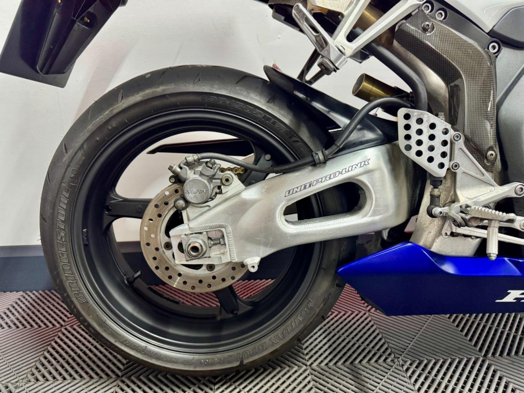 HONDA CBR1000RR Fireblade