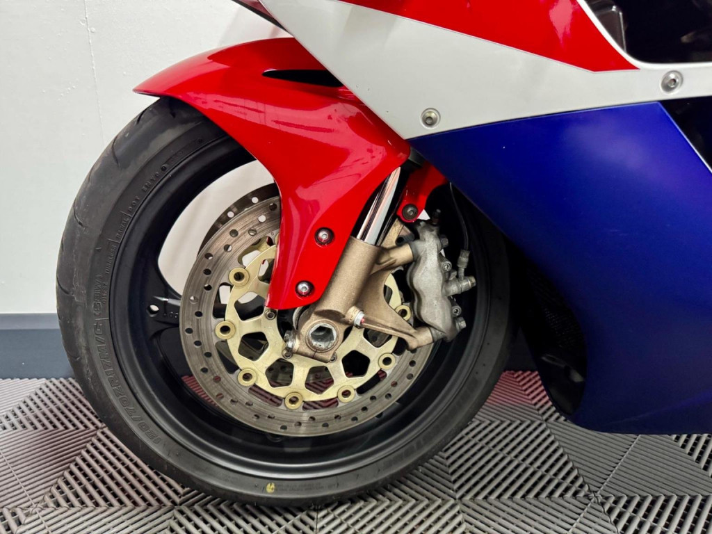 HONDA CBR1000RR Fireblade