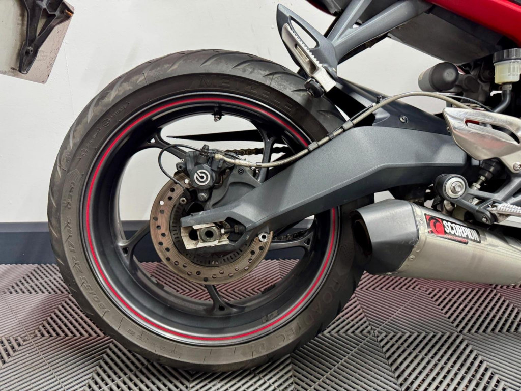 TRIUMPH STREET TRIPLE 675